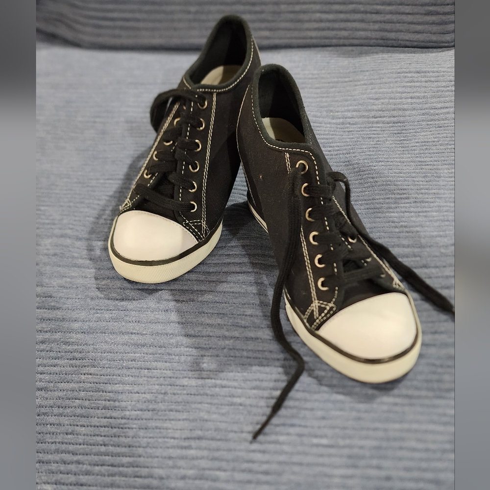 Platform Sneaker Size  $9